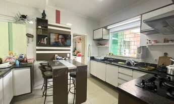 Imagem 5: Sobrado para venda possui 246 metros quadrados com 4 quartos em Santa Felicidade - Curitib