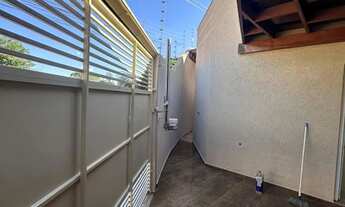 Imagem 6: Baixou!! Casa de esquina a venda, rica em porcelanato, bom gosto e estilo! No Jose Abrão