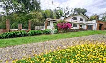Imagem 2: Casa ampla com piscina, possuindo 4 dormitórios, localizada em Itaara
