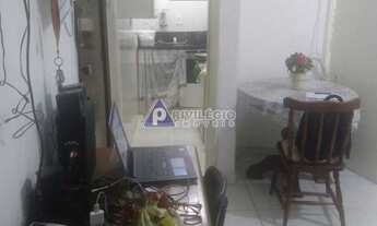 Imagem 2: LINDO e ESPAÇOSO, 1 quarto com dependência em Bairro de Fátima/Santa Teresa