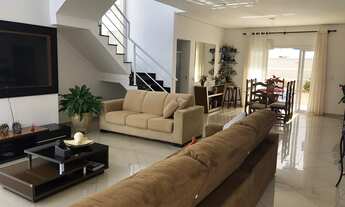 Imagem 7: Casa de condomínio para venda possui 261 metros quadrados com 4 quartos