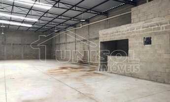 Imagem 6: A Unisol Imóveis aluga Galpão comercial com 250 mts² e pé direito duplo com dois banheiros