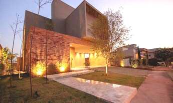 Imagem: Casa 341 m2 com projeto modernista em frente