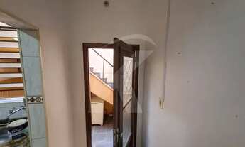 Imagem 4: Casa com quarto e cozinha perto do metrô