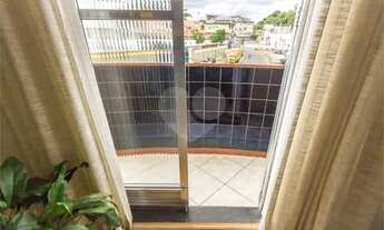 Imagem: Lindo apartamento reformado com varanda