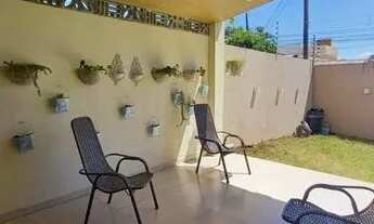 Imagem 2: Casa para venda possui 90 metros quadrados com 3 quartos em Ponta da Praia - Santos - SP