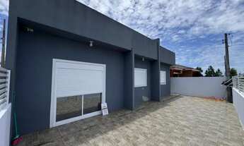 Imagem: Casa de esquina com piscina em Balneário