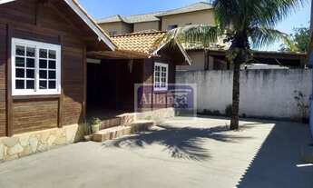 Imagem 4: Casa com piscina, churrasqueira, 3 dormitórios, 1 suíte e 8 vagas de garagem à venda, 160