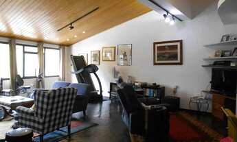 Imagem: Sobrado em área comercial em frente ao