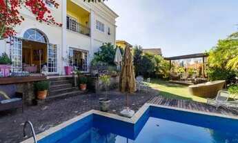 Imagem 2: Casa Estilo Toscana Esquina Arborizada com Jardim Amplo e Piscina