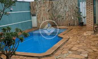 Imagem: Casa à venda com três dormitorios sendo