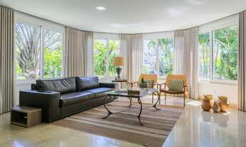 Imagem 6: Casa de Alto Padrão para Locação Anual em Jurerê Internacional - 4 Suítes a 350m da Praia