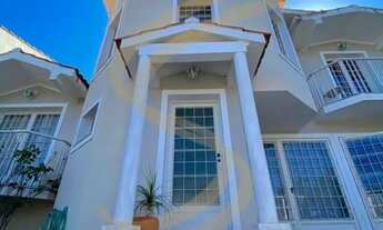 Imagem 2: Oportunidade no Jardim América Casa com 4 Quartos e Grande Terreno