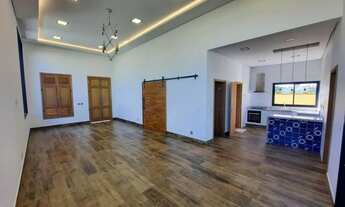 Imagem: Casa de condomínio em Rua Humberto Larussi