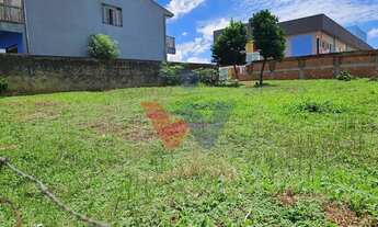 Imagem: Terreno Espaçoso em Localização Privilegiada