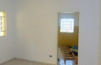 Imagem 4: CASA INDIVIDUAL, COM QUINTAL GRANDE. OPORTUNIDADE!