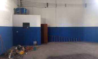 Imagem 3: Barracão 300m Galpão / depósito com 2 vagas na garagem