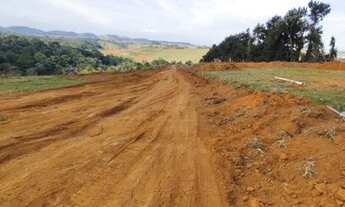 Imagem 2: R5- Vende-se terrenos de 600 metros quadrados em Igarata. Com lazer completo e á 300m do a