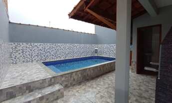 Imagem 2: Casa com piscina e churrasqueira