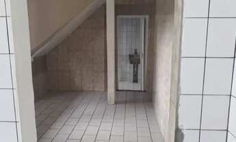 Imagem 4: Casa 2 cômodos + 1 banheiro + área de serviço privada