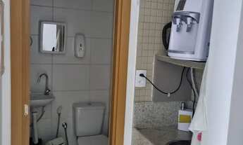 Imagem 2: 2 salas comerciais juntas. 2 banheiros. 2 lavabos. 2 vagas de garagem. Sol da manhã