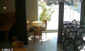 Imagem 4: Casa de carnes e padaria na avenida