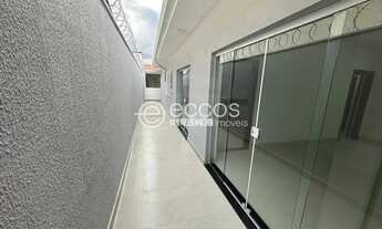 Imagem 2: Casa para aluguel, 4 quartos, 2 suítes, 4 vagas, Santa Mônica - Uberlândia/MG