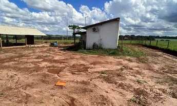 Imagem 3: Rancho na frente da Ms 040 a venda