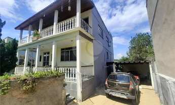 Imagem 3: Maravilhosa casa frente, centro terreno, rua residencial[VP