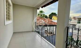 Imagem: Vende-se sobrado REFORMADO em rua pública