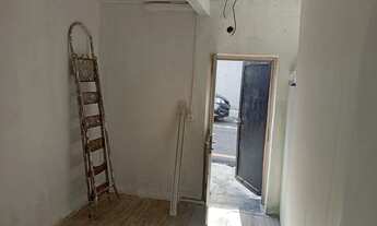 Imagem 5: Alugo ao lado pátio serve p morar