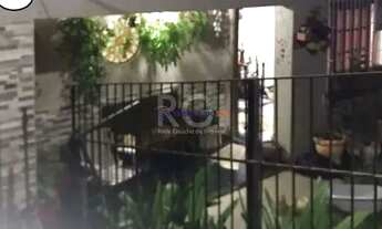 Imagem 4: Casa em Porto Alegre, no bairro Espírito Santo, com 3 dormitório(s), e 3 banheir