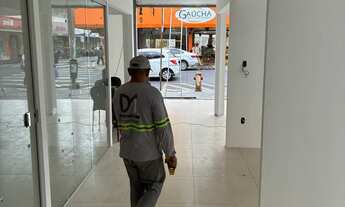 Imagem 2: Alugo box de 6 m2 cada um sendo que a taxa de condomínio já está incluída