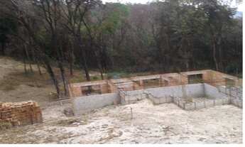 Imagem 3: Terreno de 2.500 m2 com casa iniciada
