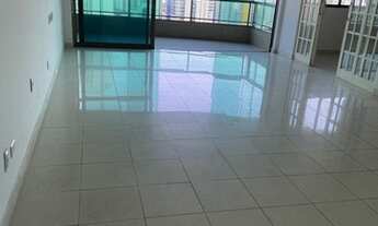 Imagem 2: Apto reformado em Boa Viagem, com 175m², 3 vagas e lazer completo!