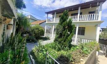 Imagem 4: Maravilhosa casa frente, centro terreno, rua residencial[VP