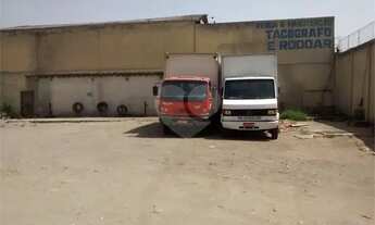 Imagem 7: Terreno plano, murado, de frente [VP