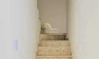 Imagem 11: Elegante Residência para Locação: Luxo e Conveniência em Buraquinho