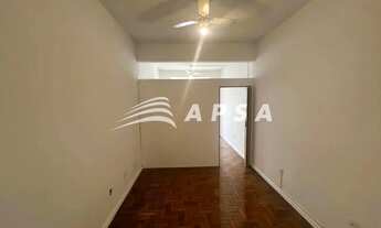 Imagem: NA TRADICIONAL RUA ARTUR BERNARDES, NO CATETE