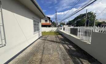 Imagem 5: Casa com viabilidade comercial e residencial, com 107 m² de área construída, localizada de