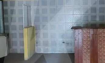 Imagem 2: Salão comercial com 2 banheiros e porta de aço