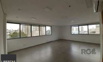 Imagem 7: Excelente sala comercial no Menino Deus, com uma vaga de garagem coberta e escriturada