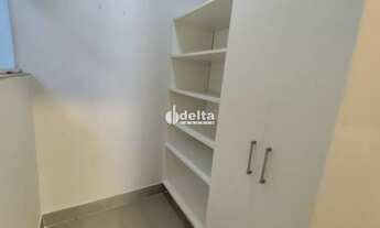 Imagem 10: Casa residencial com 3 suites disponível para locação no bairro Jardim Karaíba em Uberlând