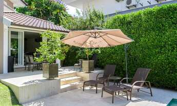 Imagem 4: Casa de Alto Padrão para Locação Anual em Jurerê Internacional - 4 Suítes a 350m da Praia