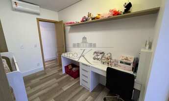 Imagem 3: Casa de condomínio para venda possui 469 metros quadrados com 5 quartos