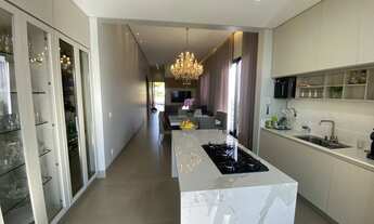 Imagem 4: Casa de condomínio térrea para venda tem 225 metros quadrados com 4 quartos