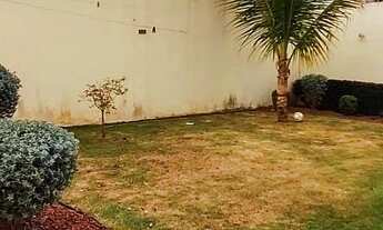 Imagem 2: Casa para venda possui 216 metros quadrados com 3 quartos em Morada da Serra - Montes Clar