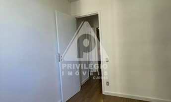 Imagem 6: Apartamento reformado de 2 dormitórios, suíte, 3 banheiros, 2 vagas na escritura