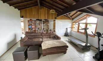 Imagem 3: Casa de condomínio para venda possui 556 metros quadrados com 4 quartos