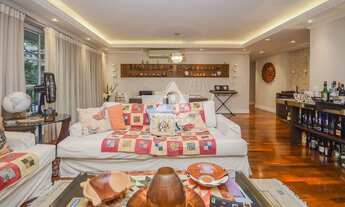 Imagem 2: Apartamento de luxo reformado com 4 quartos - 2 suítes - 2 vagas no Humaitá